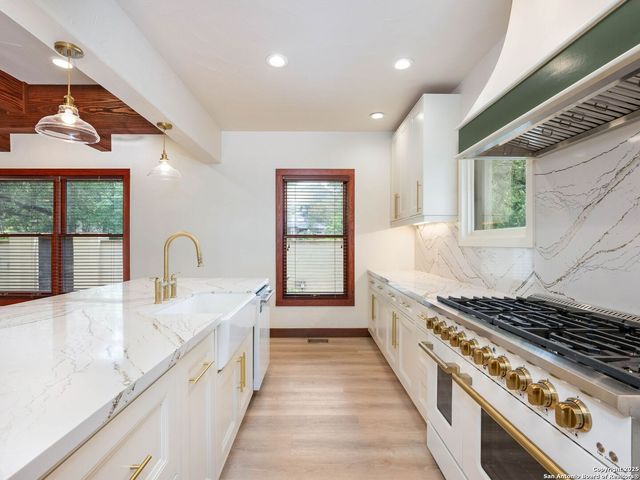 421 E Hildebrand, San Antonio, TX 78212