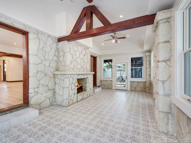 421 E Hildebrand, San Antonio, TX 78212