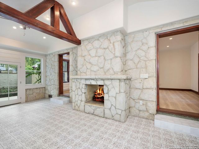421 E Hildebrand, San Antonio, TX 78212