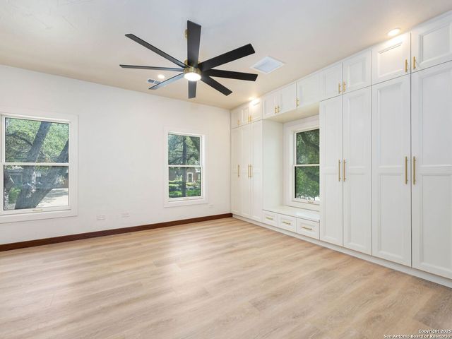 421 E Hildebrand, San Antonio, TX 78212