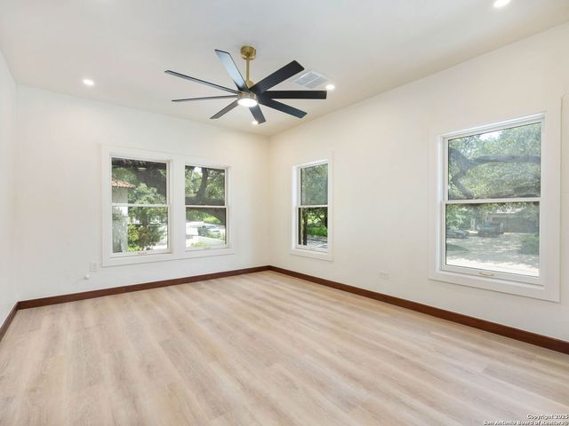 421 E Hildebrand, San Antonio, TX 78212