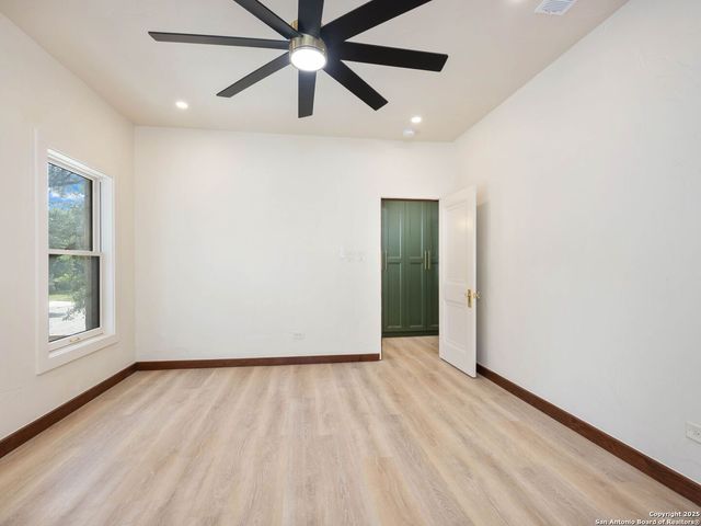 421 E Hildebrand, San Antonio, TX 78212