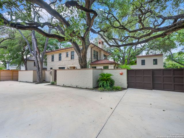 421 E Hildebrand, San Antonio, TX 78212