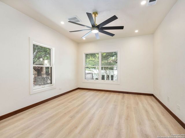 421 E Hildebrand, San Antonio, TX 78212