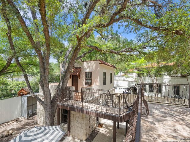 421 E Hildebrand, San Antonio, TX 78212