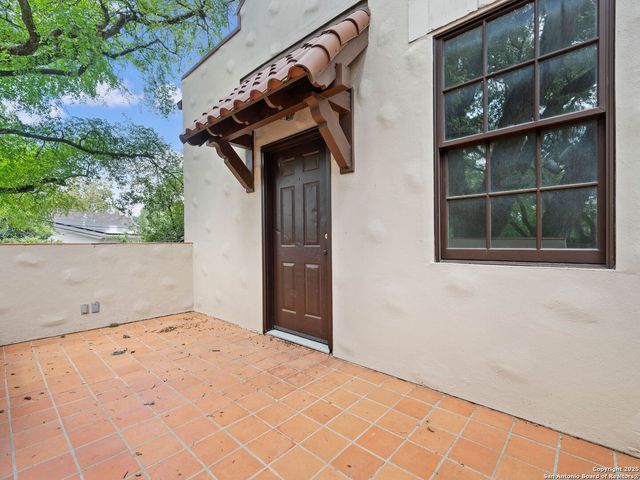 421 E Hildebrand, San Antonio, TX 78212