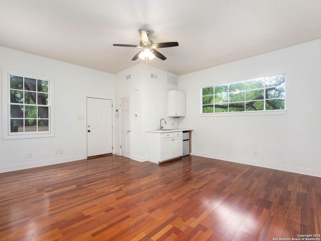 421 E Hildebrand, San Antonio, TX 78212