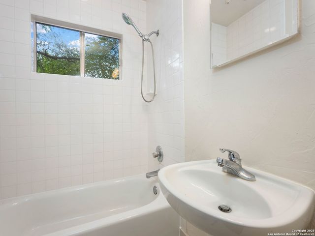 421 E Hildebrand, San Antonio, TX 78212