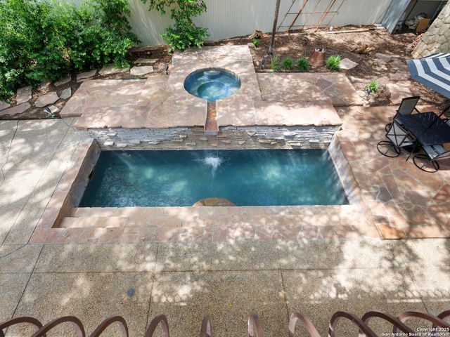 421 E Hildebrand, San Antonio, TX 78212