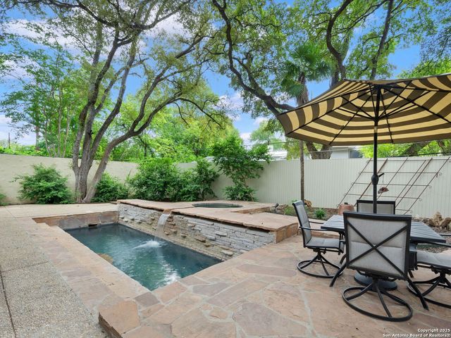 421 E Hildebrand, San Antonio, TX 78212