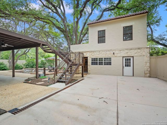 421 E Hildebrand, San Antonio, TX 78212
