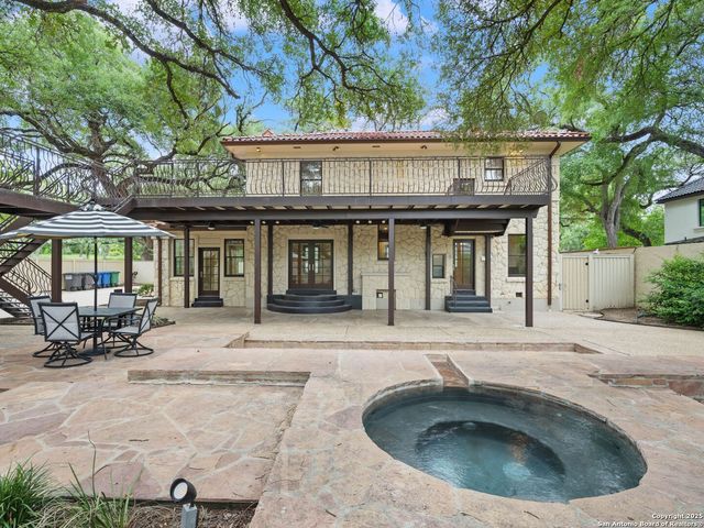 421 E Hildebrand, San Antonio, TX 78212