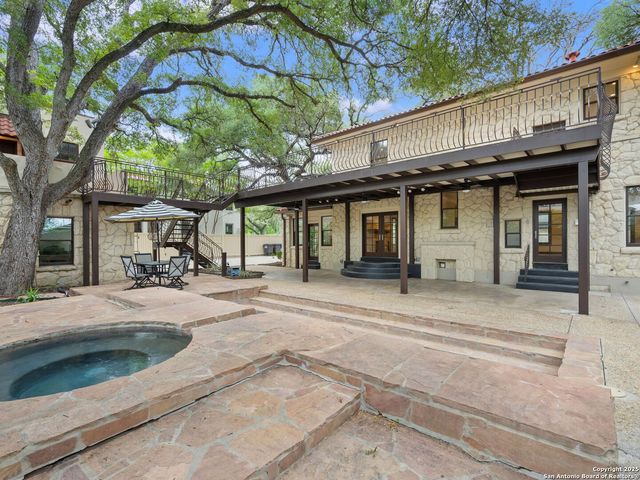 421 E Hildebrand, San Antonio, TX 78212