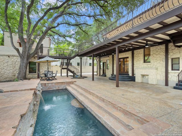 421 E Hildebrand, San Antonio, TX 78212