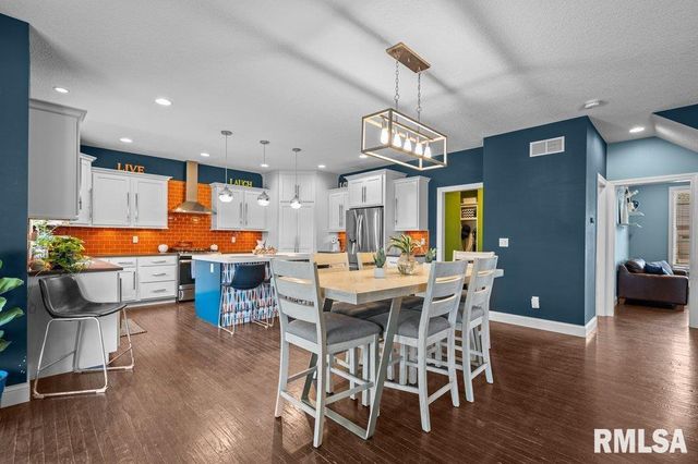 5197 WINGATE Court, Bettendorf, IA 52722