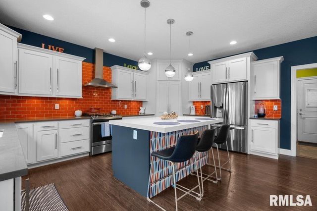 5197 WINGATE Court, Bettendorf, IA 52722