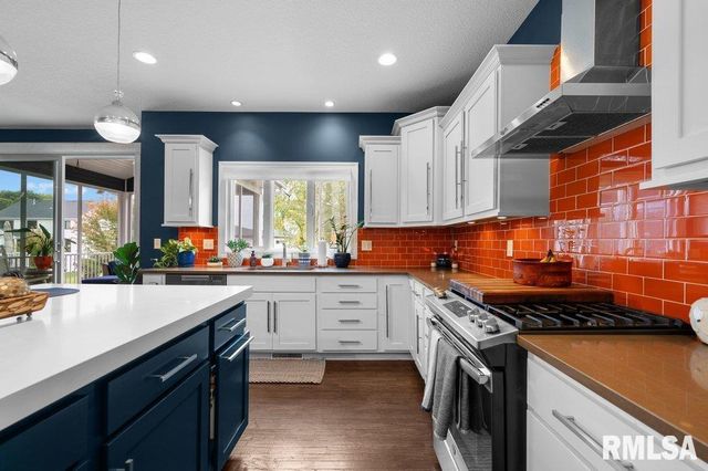 5197 WINGATE Court, Bettendorf, IA 52722