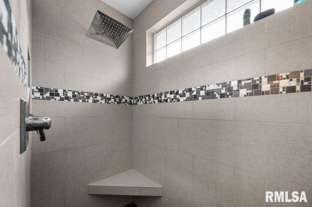 5197 WINGATE Court, Bettendorf, IA 52722