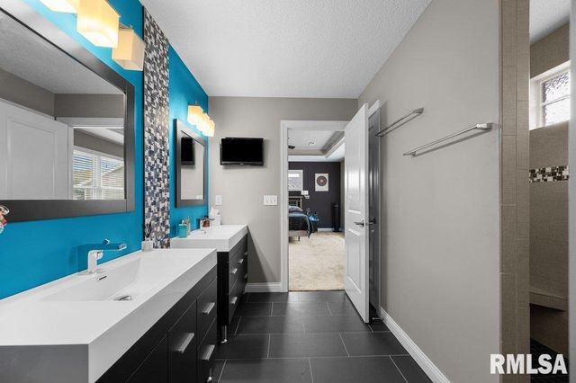 5197 WINGATE Court, Bettendorf, IA 52722