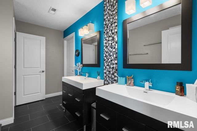 5197 WINGATE Court, Bettendorf, IA 52722