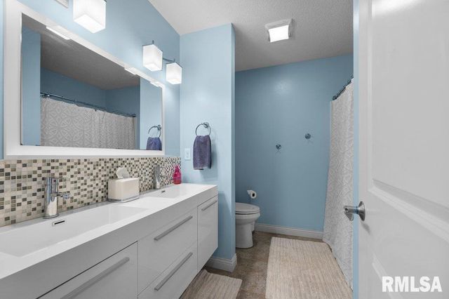 5197 WINGATE Court, Bettendorf, IA 52722