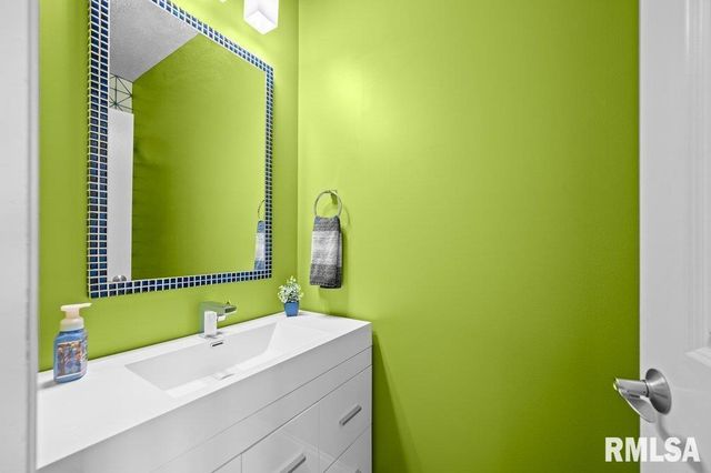 5197 WINGATE Court, Bettendorf, IA 52722