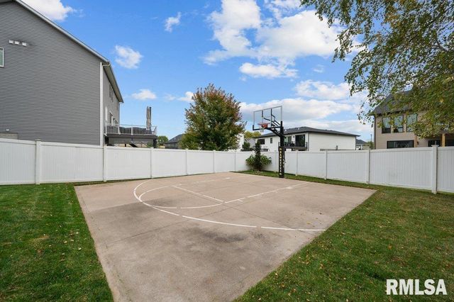 5197 WINGATE Court, Bettendorf, IA 52722