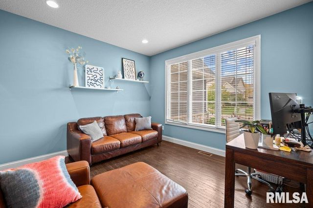 5197 WINGATE Court, Bettendorf, IA 52722