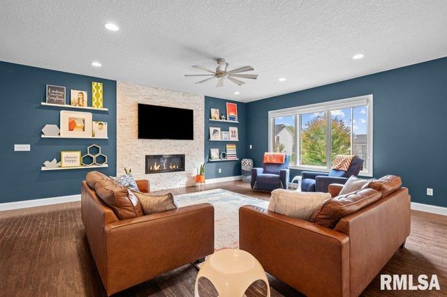 5197 WINGATE Court, Bettendorf, IA 52722
