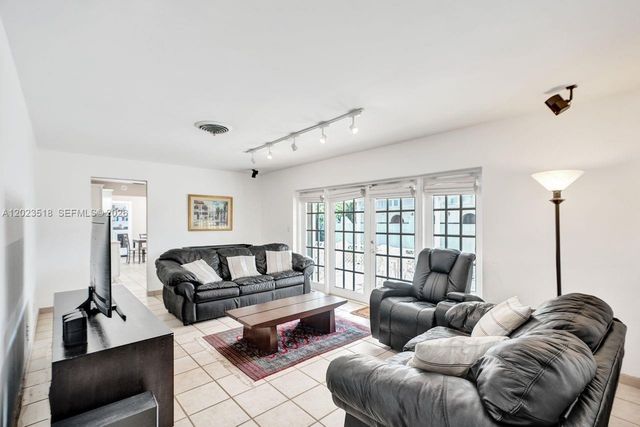 8521 SW 86th Ct, Miami, FL 33143