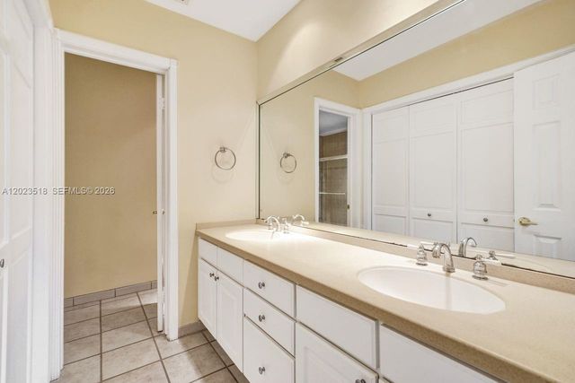 8521 SW 86th Ct, Miami, FL 33143