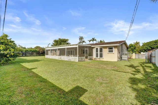 8521 SW 86th Ct, Miami, FL 33143
