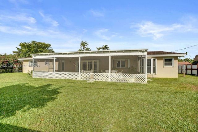 8521 SW 86th Ct, Miami, FL 33143