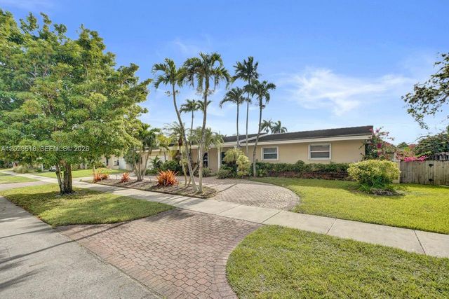 8521 SW 86th Ct, Miami, FL 33143