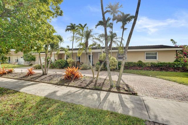 8521 SW 86th Ct, Miami, FL 33143