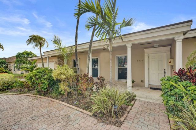 8521 SW 86th Ct, Miami, FL 33143