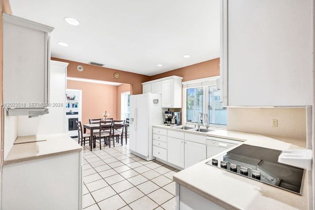 8521 SW 86th Ct, Miami, FL 33143