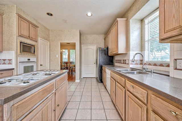 6806 Rhodes Court, Missouri City, TX 77459