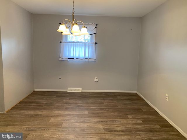207 WALNUT AVE, Berlin, NJ 08009