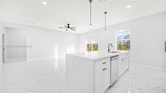 915 Mayfield Ave S, Lehigh Acres, FL 33974