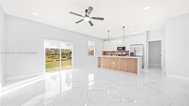 915 Mayfield Ave S, Lehigh Acres, FL 33974