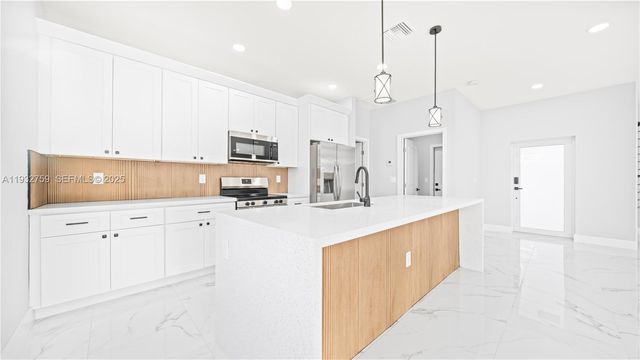 915 Mayfield Ave S, Lehigh Acres, FL 33974