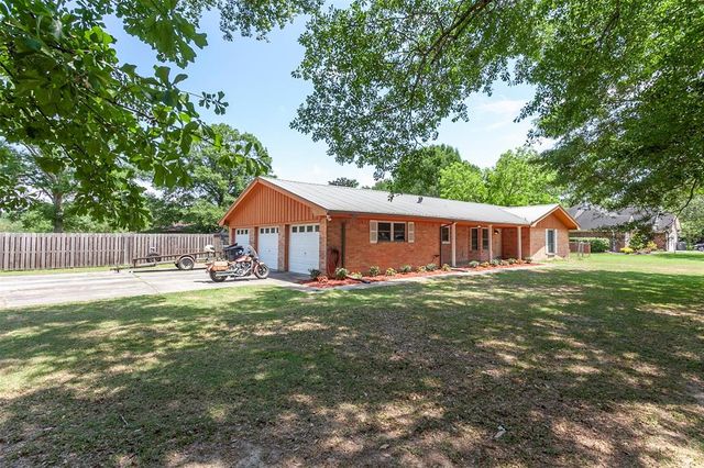 164 Shadowdale Street, Bridge City, TX 77611
