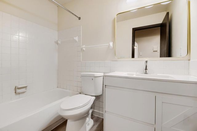 7350 York Avenue S 204, Edina, MN 55435