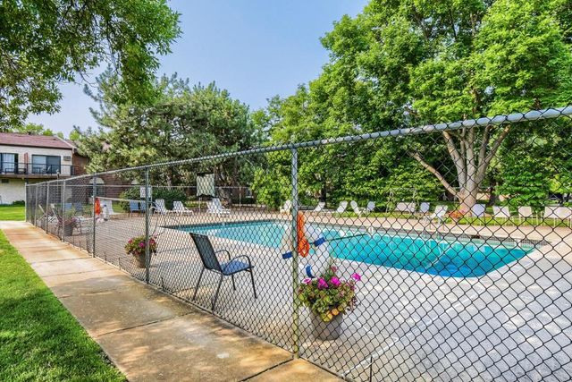 7350 York Avenue S 204, Edina, MN 55435