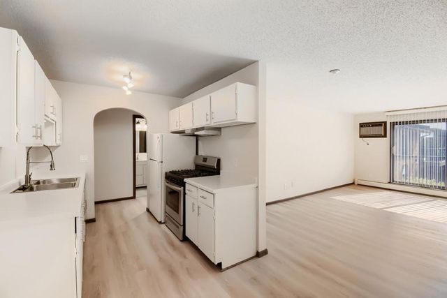 7350 York Avenue S 204, Edina, MN 55435