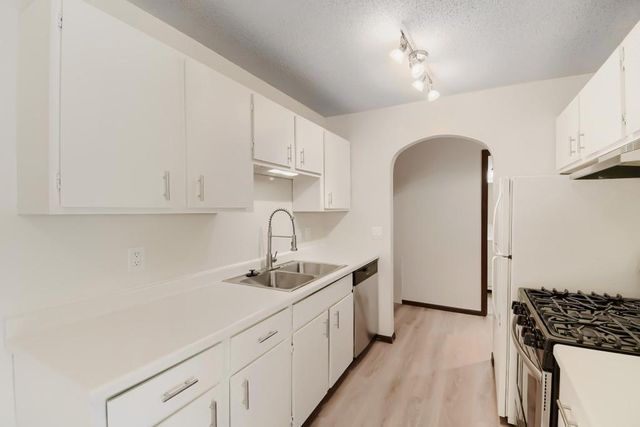7350 York Avenue S 204, Edina, MN 55435