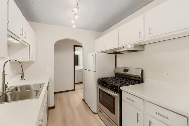 7350 York Avenue S 204, Edina, MN 55435