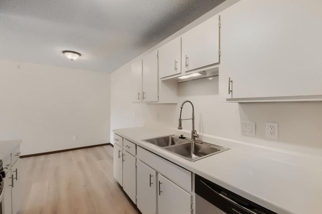 7350 York Avenue S 204, Edina, MN 55435