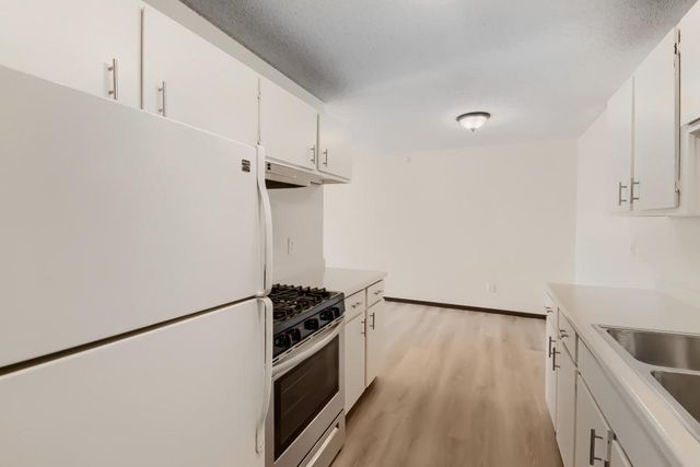7350 York Avenue S 204, Edina, MN 55435